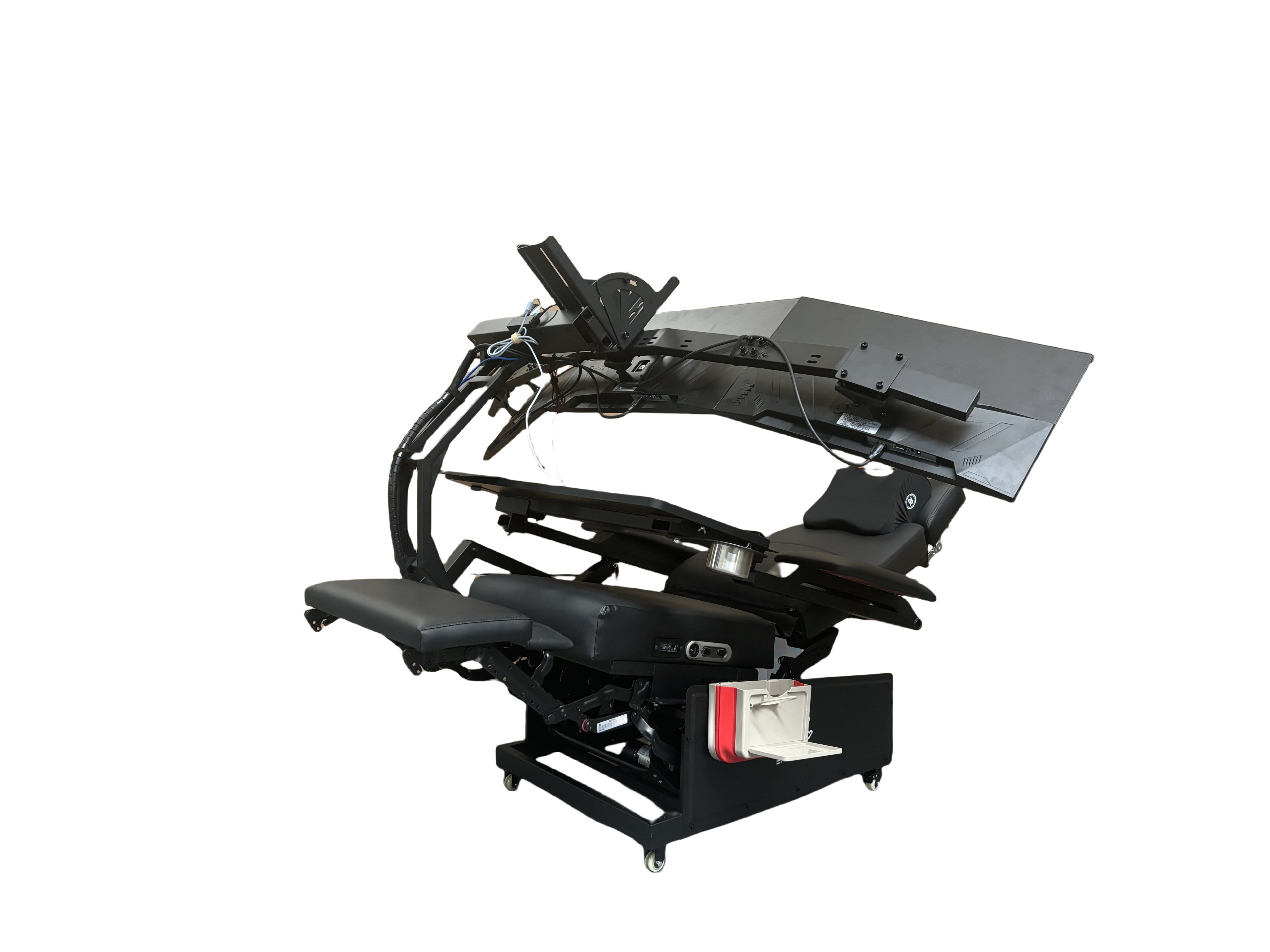Ease Trio 3 Gaming Cockpit - Workspace setup with monitors